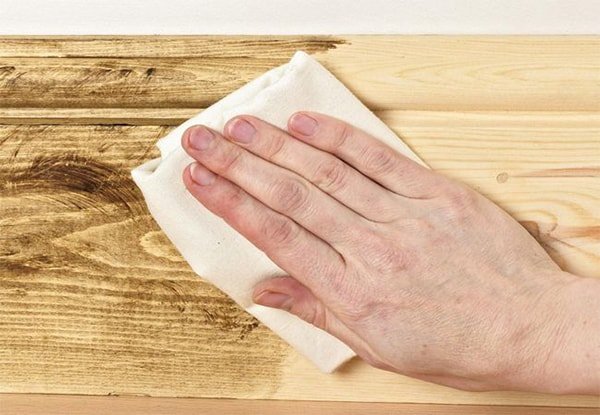 How to remove PU paint on wooden furniture simply and effectively