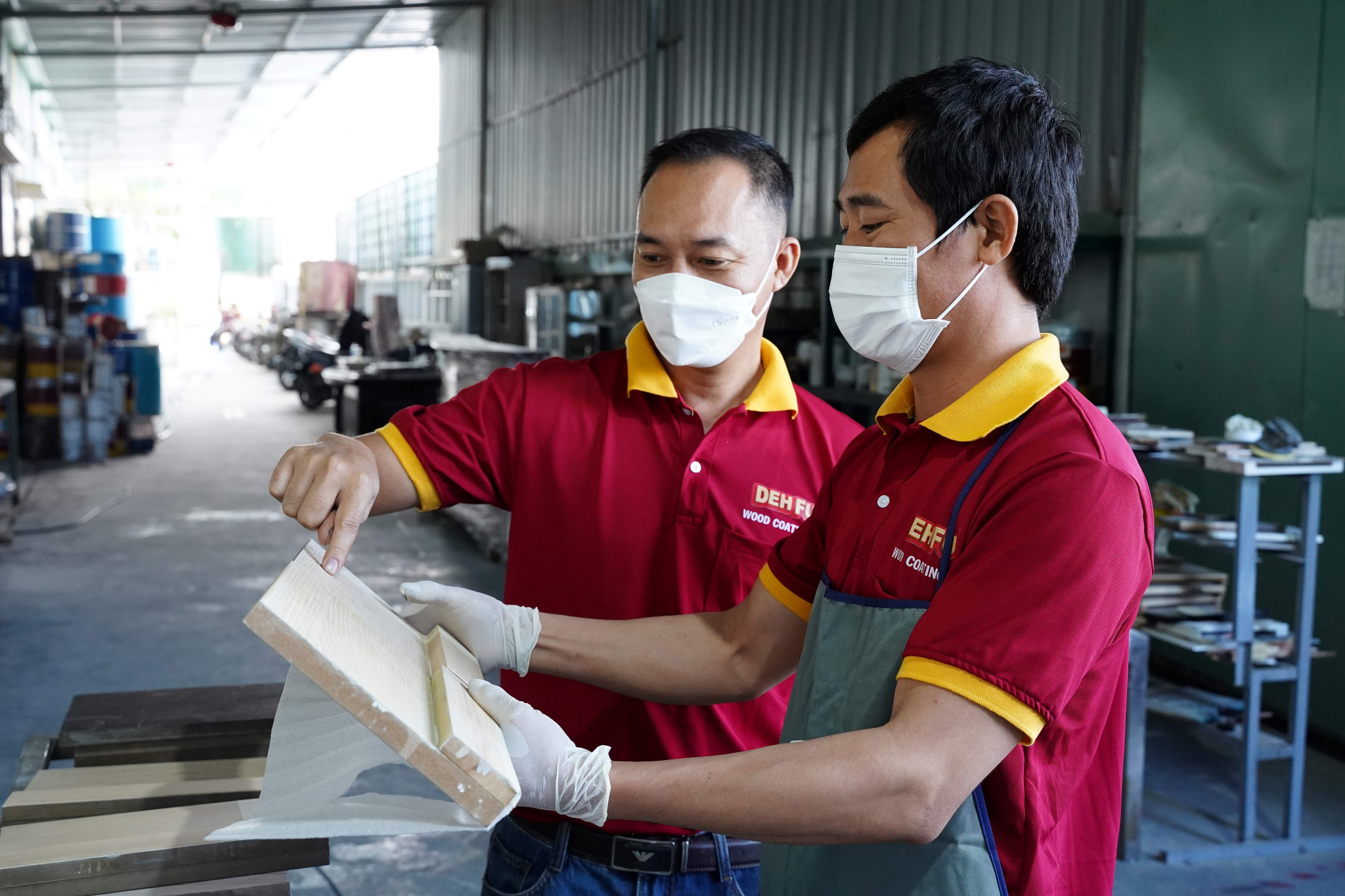 Biến Đồ Gỗ Cũ Thành Tác Phẩm Mới – 3 Bước Sơn Gỗ Chuẩn Chuyên Nghiệp Cùng DEHFU